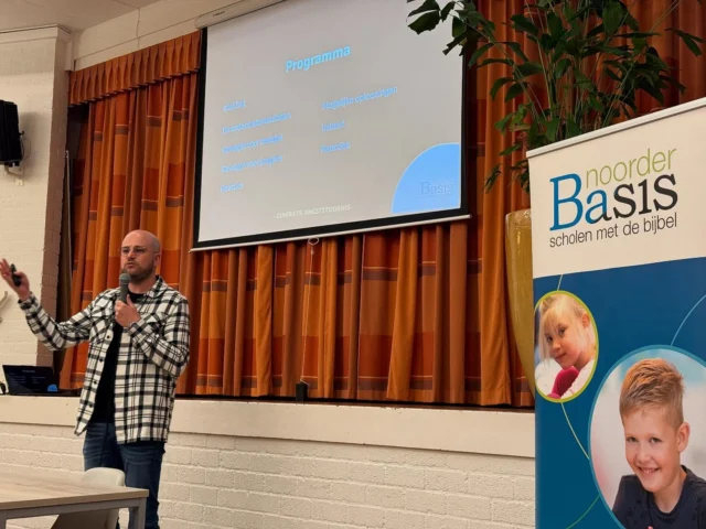 Inspirerende thema- avond ‘generatie angststoornis‘ in Ten Boer door @arnoldwienen.nl over het boek van Jonathan Haidt. @noorderbasis