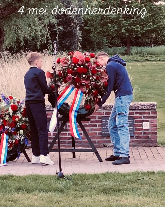 Vandaag herdenken. Ook in Ten Boer.Mooi dat onze leerlingen een bijdrage mochten hebben.#tenboer #4mei #dodenherdenking @gemeente_groningen @noorderbasis