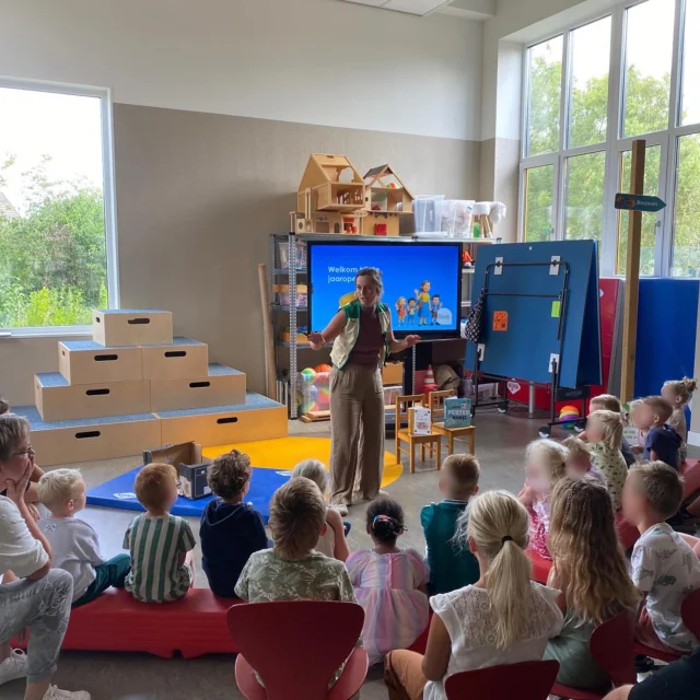 Vandaag zijn we met alle kinderen het nieuwe schooljaar gestart met het nieuwe jaarthema. In de voetsporen van Jezus mogen wij ook dit jaar weer gaan. We mochten vandaag horen over het verhaal van de dwaze man en de wijze man die hun huis bouwden op het zand en op de rots. Ook wij mogen bouwen op onze Rots en met die gedachte gaan we het nieuwe jaar in!#noorderbasis #tenboer #christelijkonderwijs #jaarthema